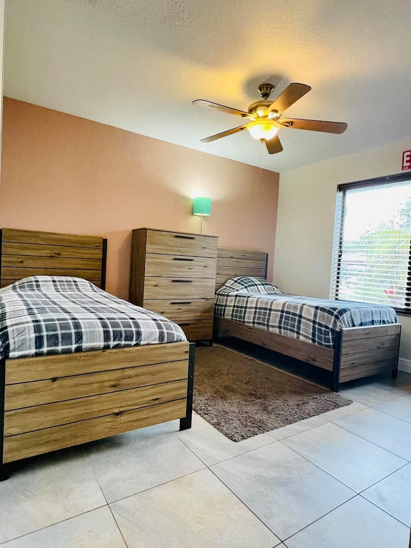 Rose Way Recovery House - Photo 2