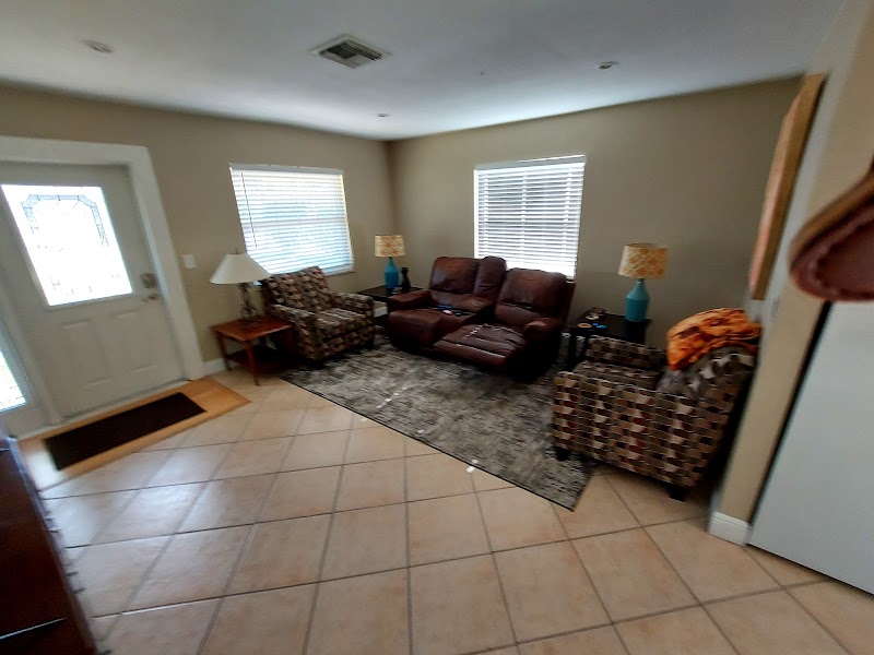 Courage House - Photo 4